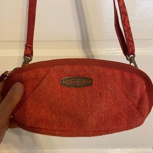 Keen clutch with removable crossbody strap